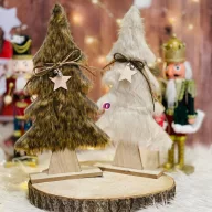   Karácsonyi fenyőfa műszőrme díszítéssel – 37 cm, 2 színben