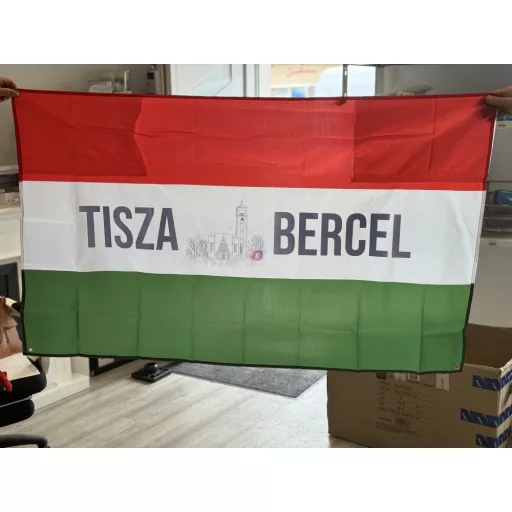 Óriás szurkolói magyar zászló egyedi felirattal 90x150 cm max 15 karakter