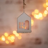 LED-es házikó akasztóval, fehér