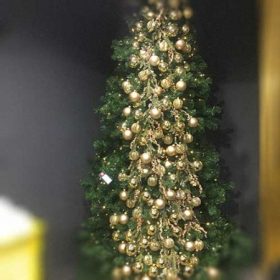 Karácsonyfa és dekoráció