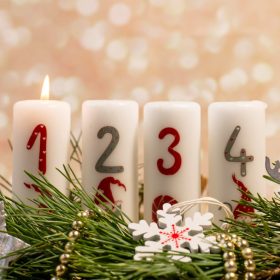 Adventi koszorú gyertya