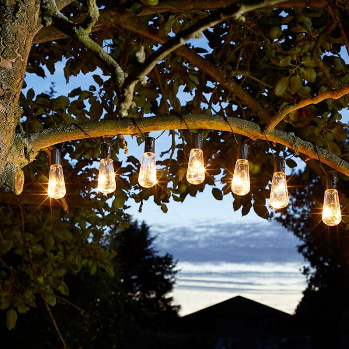 Elegáns kerti világítás ötletek 2022-ben