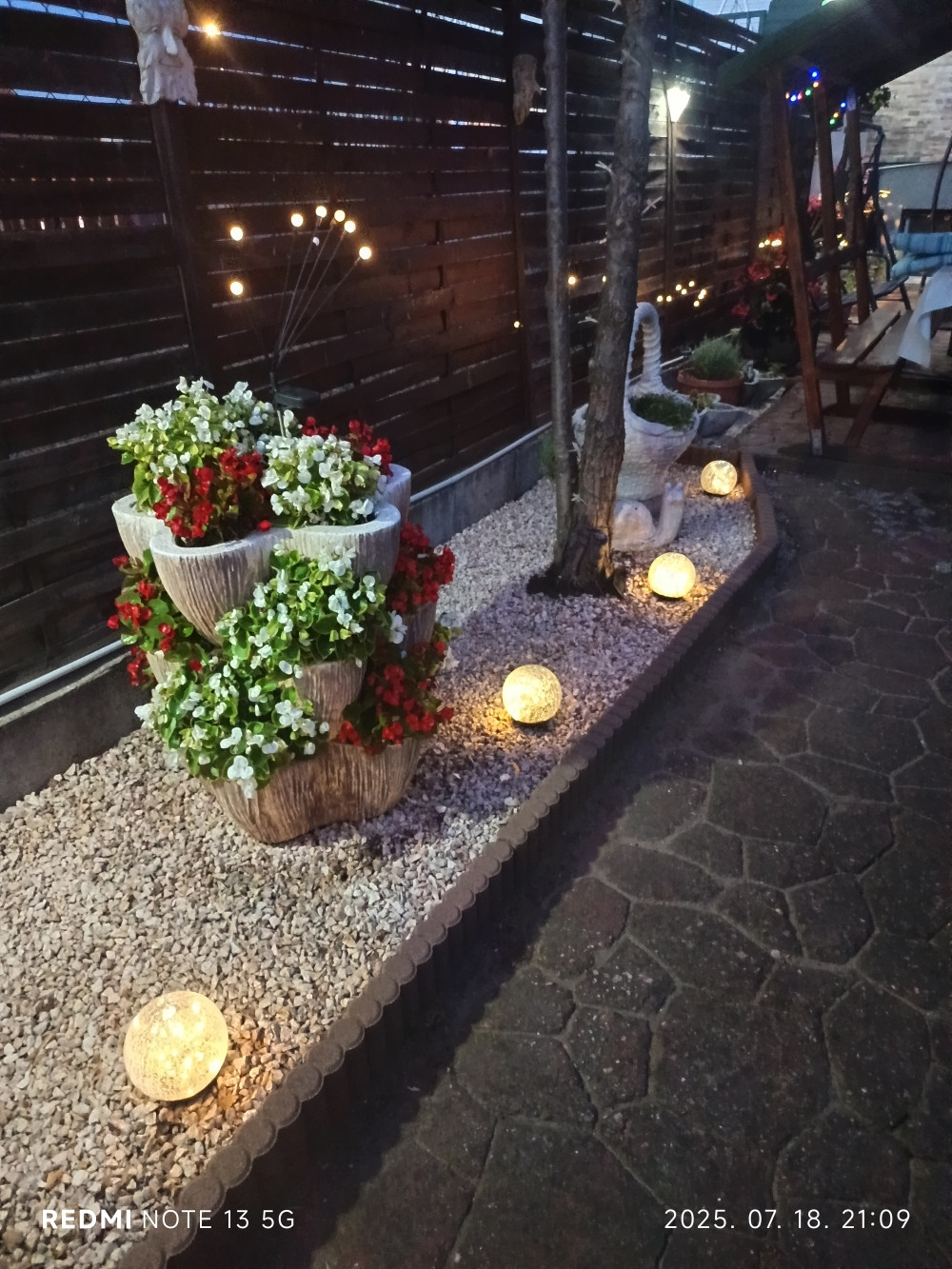 XL Napelemes kerti Kristálygömb lámpa leszúrható melegfehér 15 cm 20LED