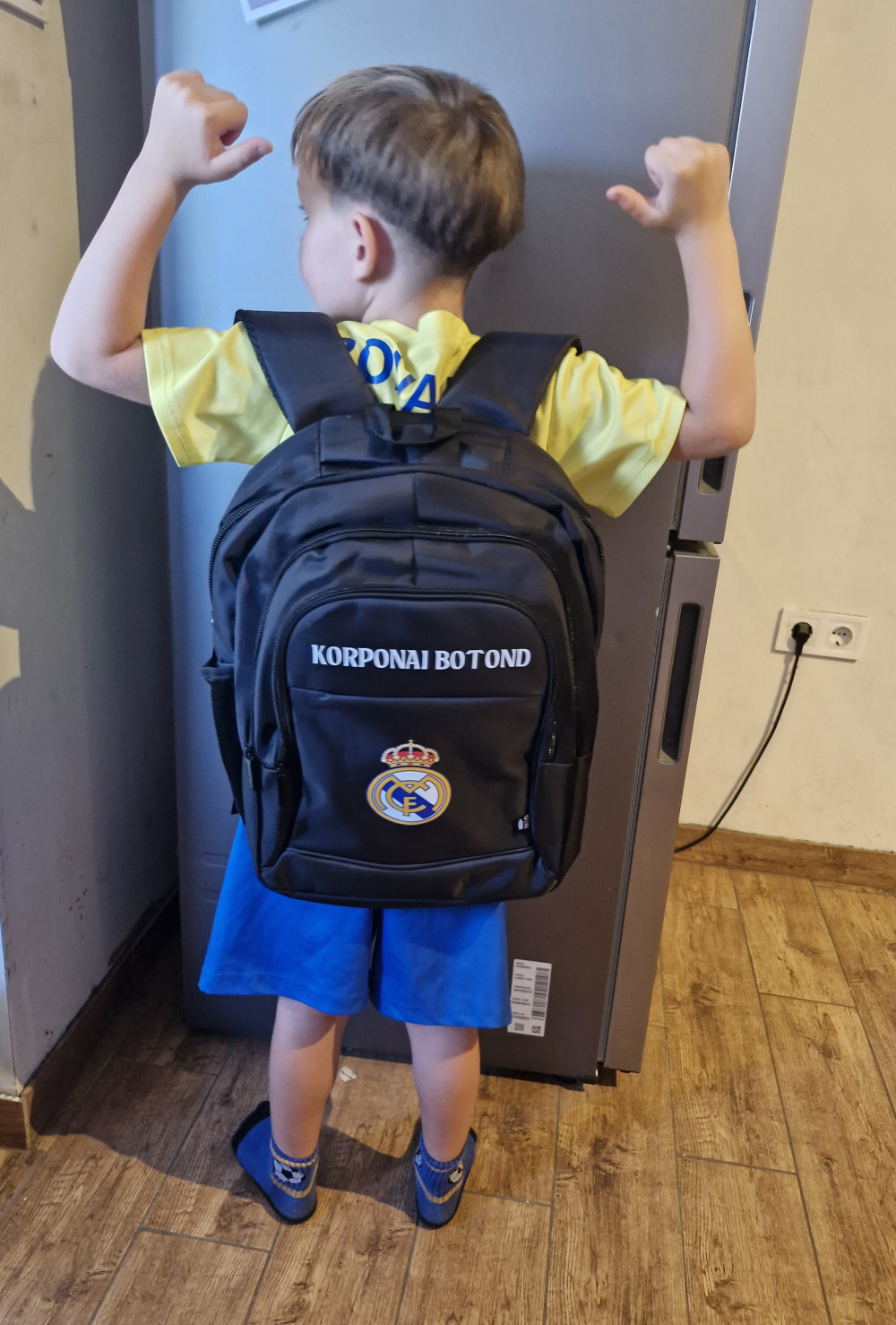 Prémium Real Madrid Iskolatáska személyre szabható, egyedi névvel "MBAPPÉ" Fekete