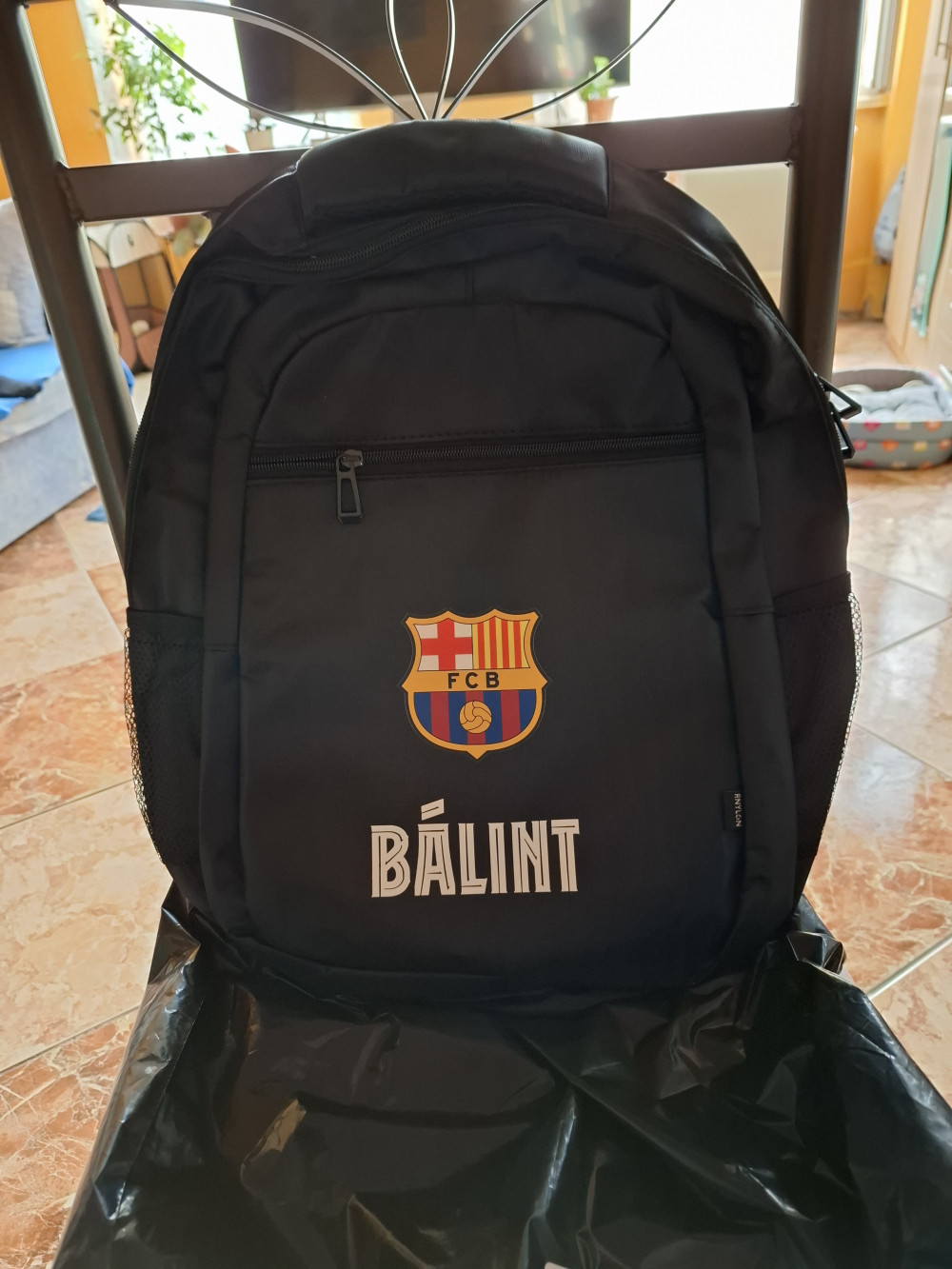 Barcelona Iskolatáska, személyre szabható egyedi névvel, Fekete