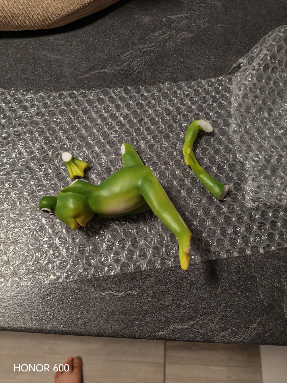 Jógázó béka figura variációk, 4 féle választható kivitel 1db 14 cm