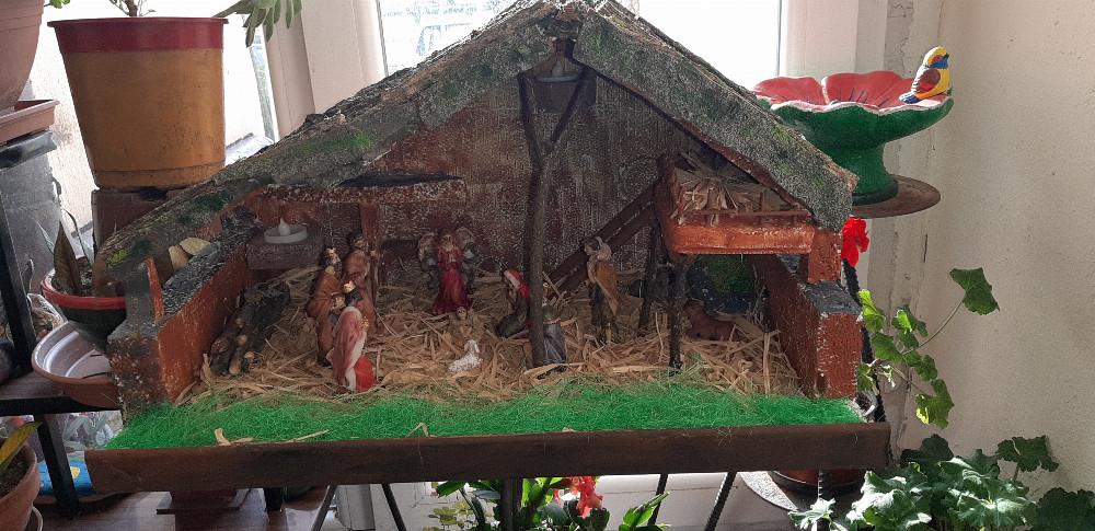 Betlehemi jelenet figura szett 11 db-os szett dobozban Traditional