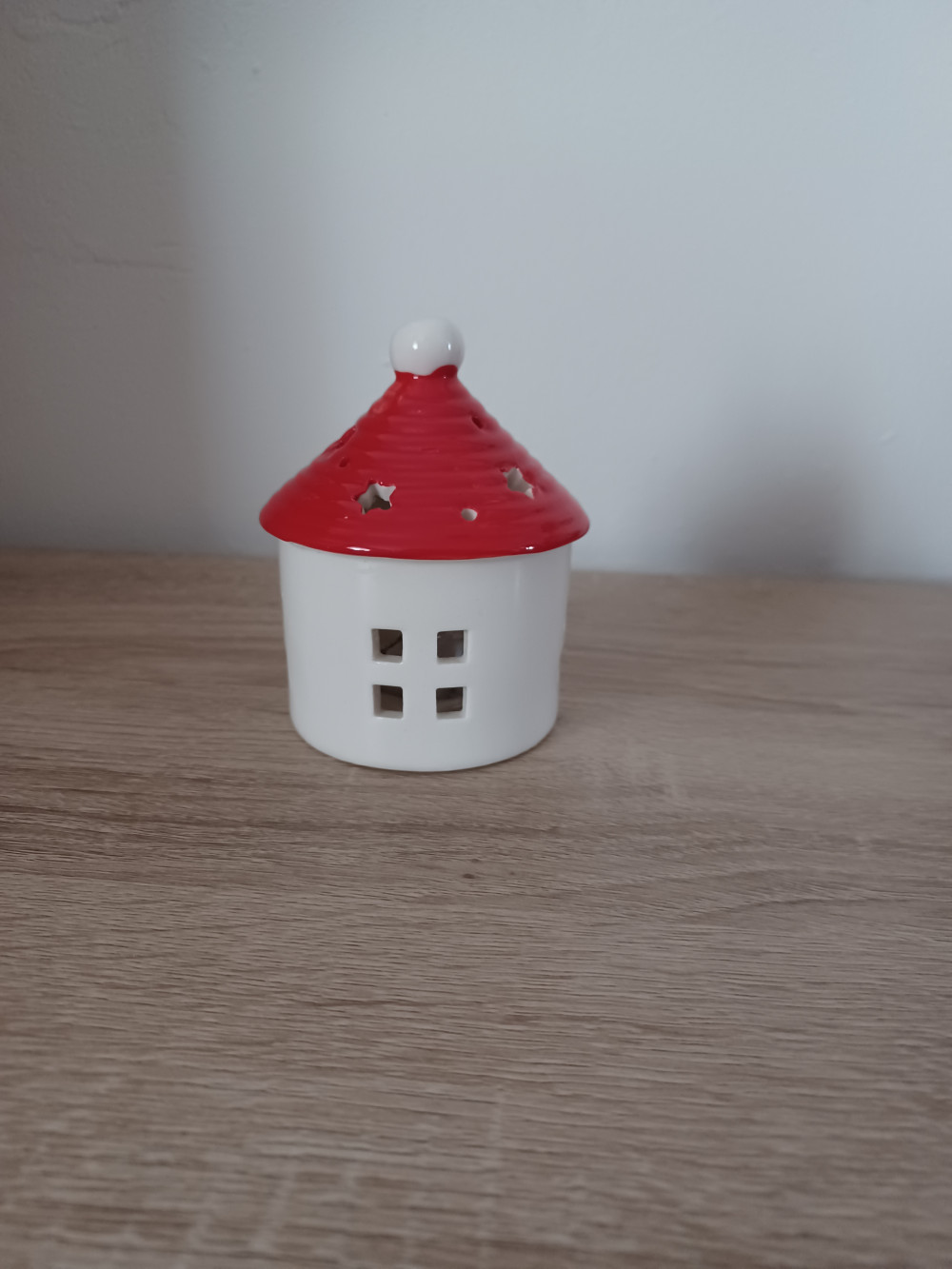 Kerámia világító házikó piros tetővel LED-es 9 cm 2f. választható kivitel