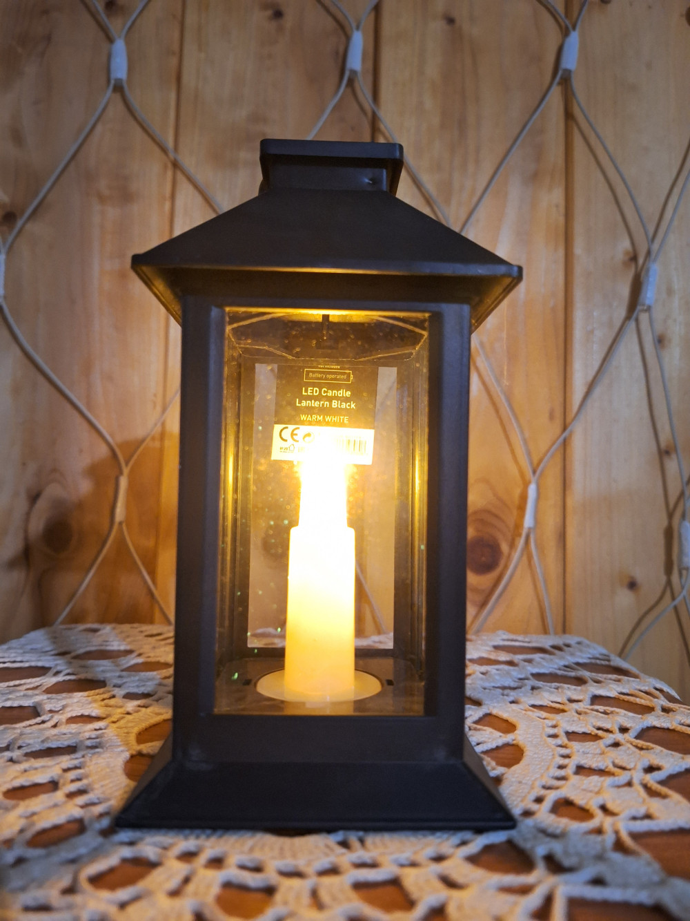 Led lámpás kereszttel, egyedi névvel 17,5 cm, fekete emlékőrző