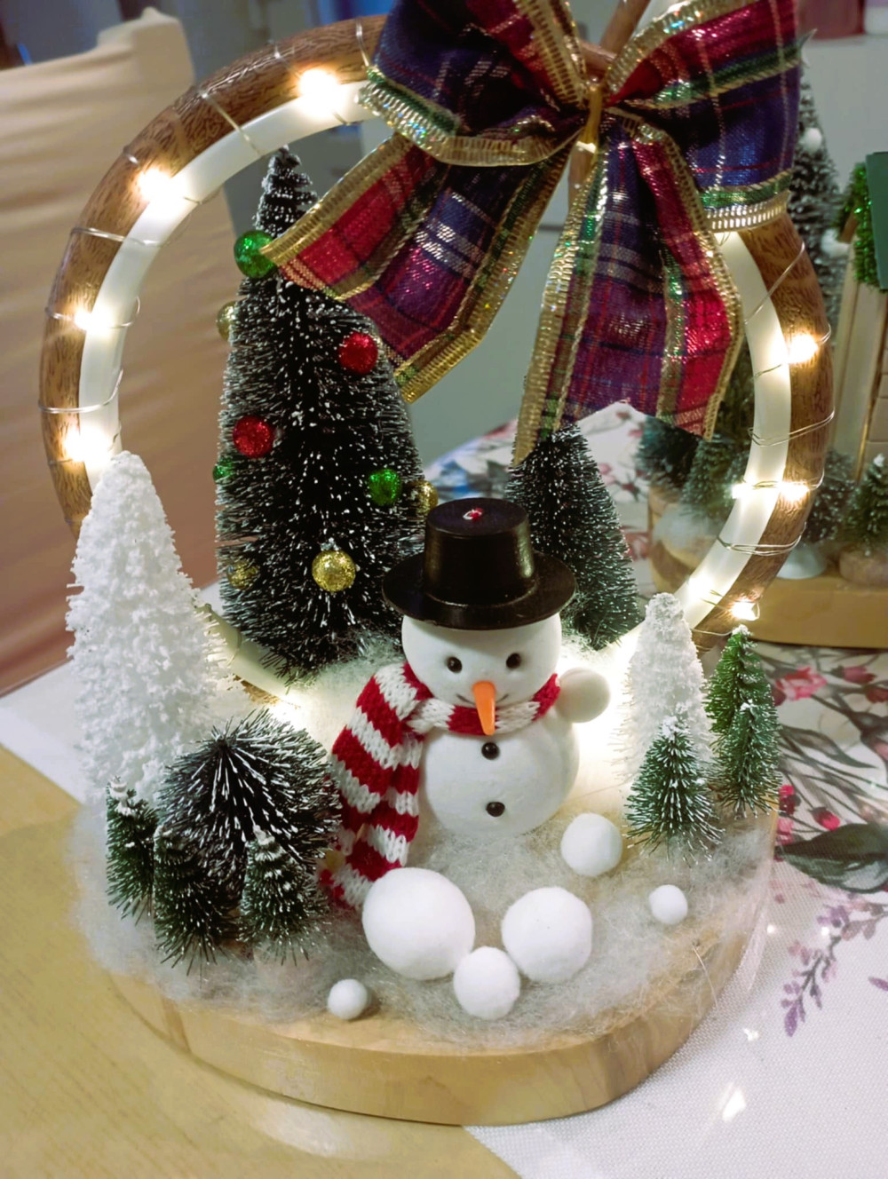 XXL Mini Fenyő dekoráció műanyag zöld 9 db-os karácsonyi falu kellék szett