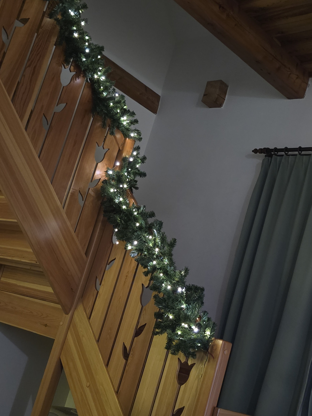 Luxury Fenyő girland 270 cm kül és beltérre 240 ággal