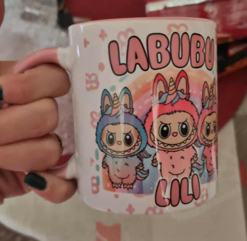 Egyedi neves "LABUBU Friends" bögre személyre szabható fekete