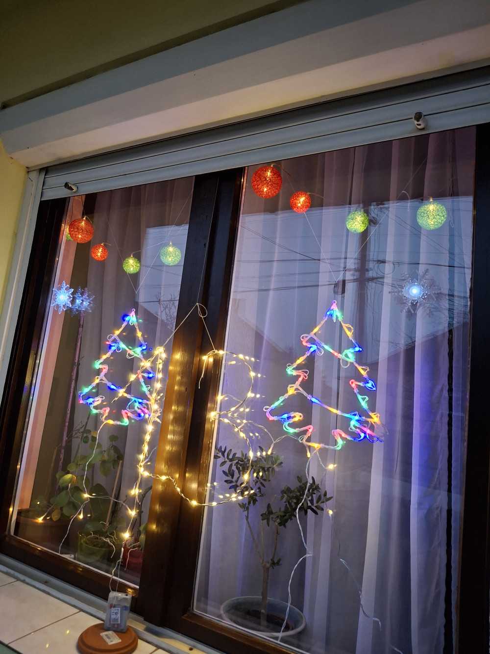 HOME LED-es ablakdísz, hókristály, tapadókorongos, 3V hidegfehér KID 331/WH